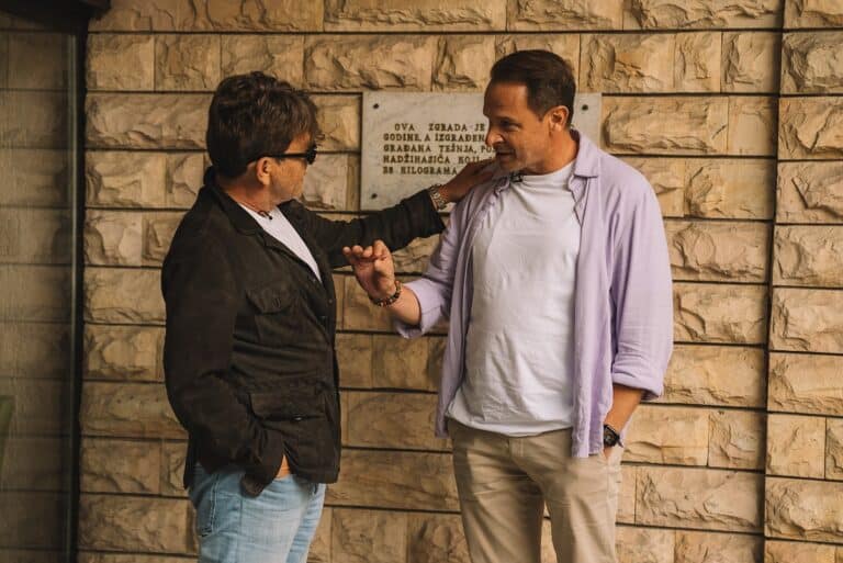 Bingo i Dragan Bjelogrlić posjetili Enisovo mjesto – Tešanj